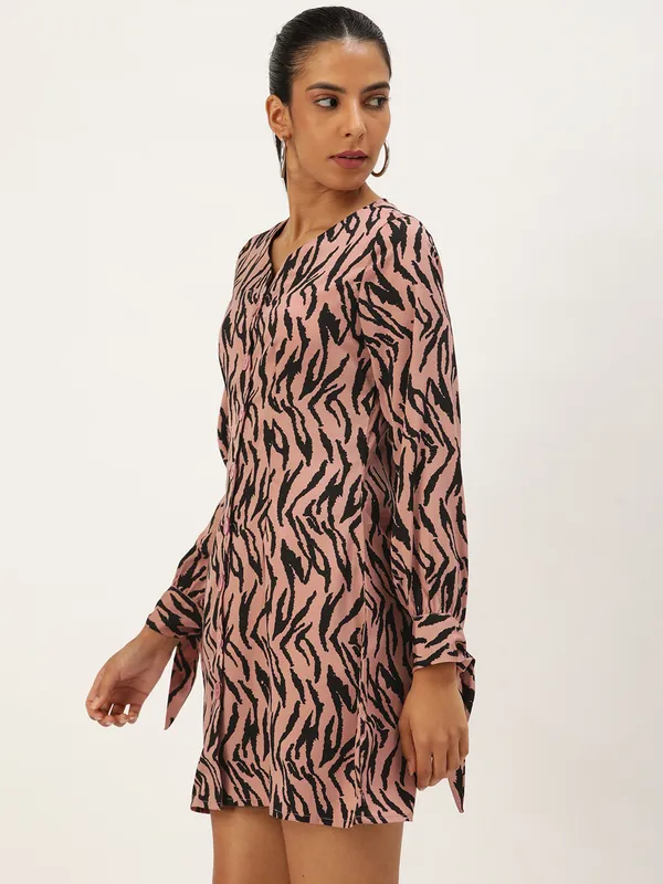 Pink_&_Black_Crepe_Bodycon_Dress_For_Women