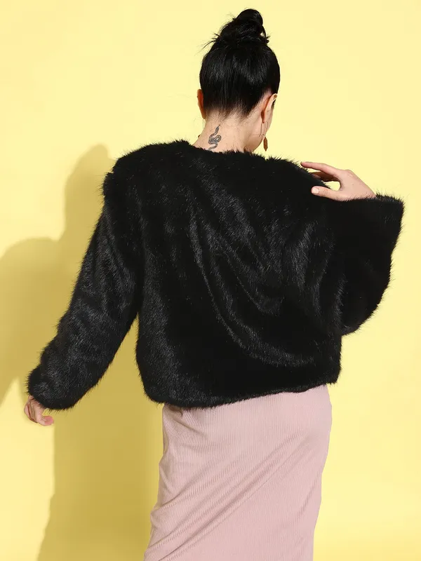 Black_Faux_Fur_Full_Sleeve_Solid_Fleece_Jacket_For_Women