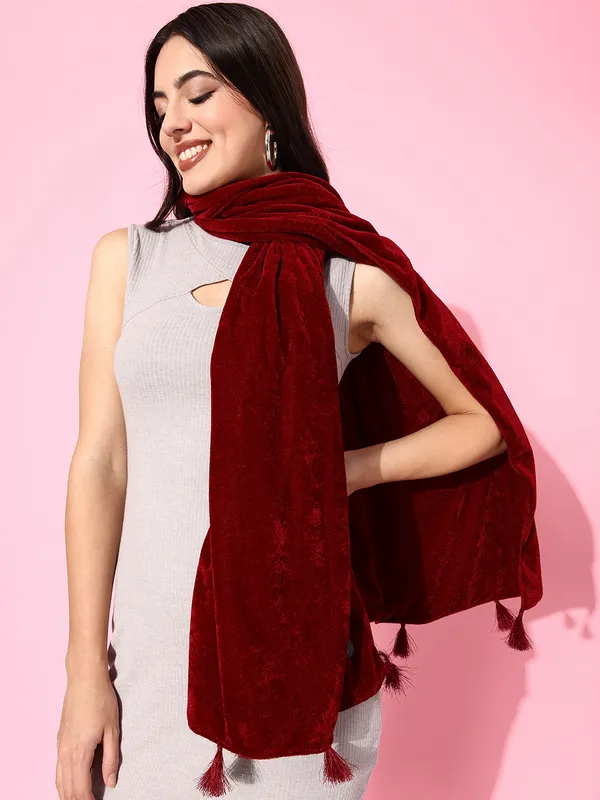 Maroon_Velvet_Solid_Muffler_For_Women