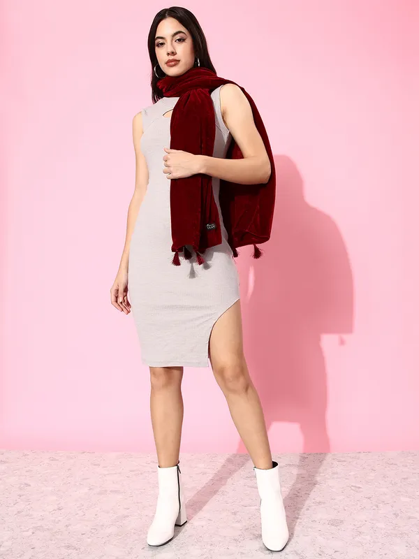 Maroon_Velvet_Solid_Muffler_For_Women