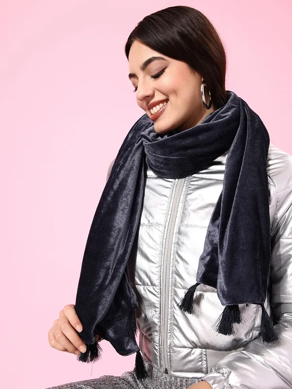 Grey_Velvet_Solid_Muffler_For_Women