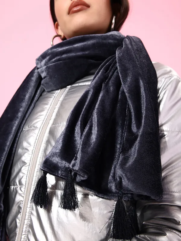 Grey_Velvet_Solid_Muffler_For_Women