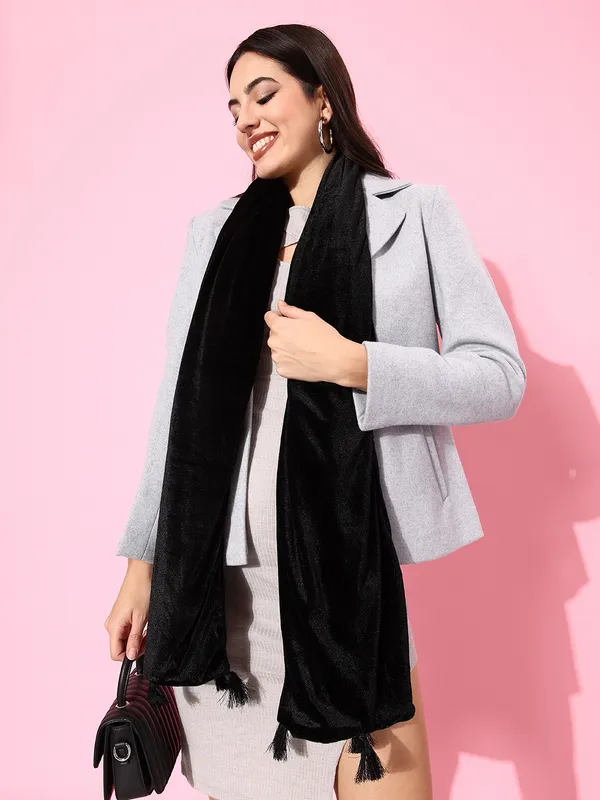 Black_Velvet_Solid_Muffler_For_Women