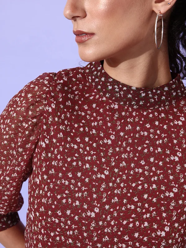 Maroon_&_White_&_Green_Georgette_Casual_Floral_Print_High_Neck_Regular_Fit_Top_For_Women