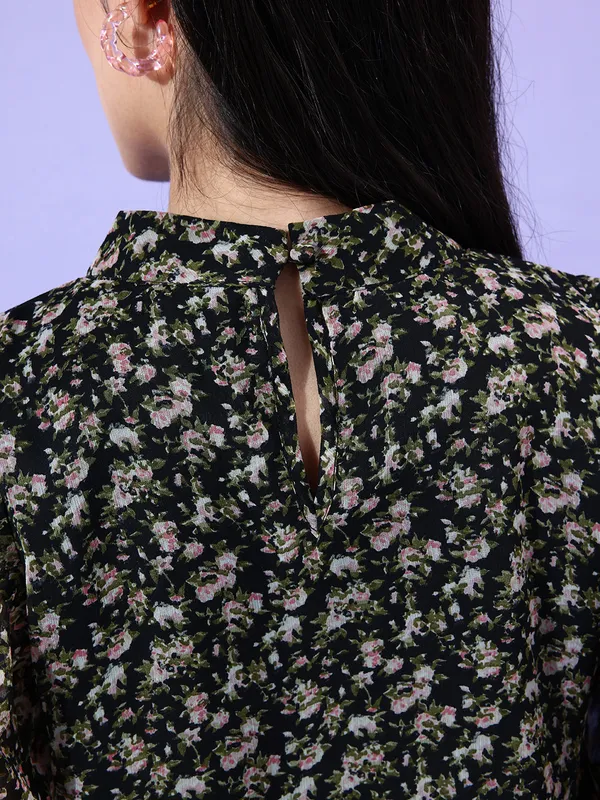 Black_Chiffon_Casual_Floral_Print_High_Neck_Regular_Fit_Top_For_Women