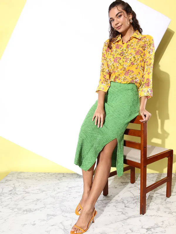 Yellow_Georgette_3/4th_Sleeve_Floral_Print_Tailored_Fit_Long_Shirt_For_Women
