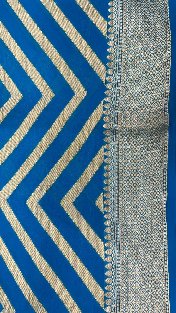 Humairah_Presents_Pure_Handloom_Blue_Chiffon_Resham_Zari_Zig-Zag_with_Tilfi_Mina_Jaal_Skirt_Zari_Border_with_Blue_Blouse