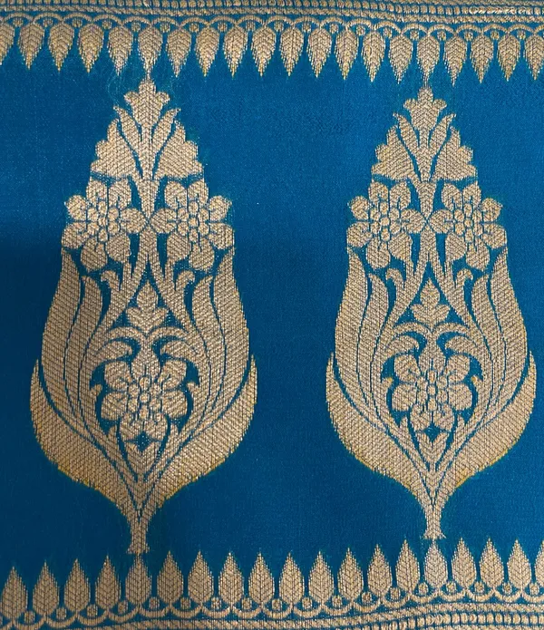 Humairah_Presents_Pure_Handloom_Blue_Chiffon_Resham_Zari_Zig-Zag_with_Tilfi_Mina_Jaal_Skirt_Zari_Border_with_Blue_Blouse