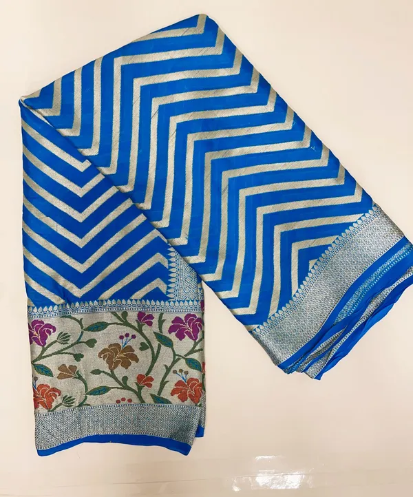 Humairah_Presents_Pure_Handloom_Blue_Chiffon_Resham_Zari_Zig-Zag_with_Tilfi_Mina_Jaal_Skirt_Zari_Border_with_Blue_Blouse
