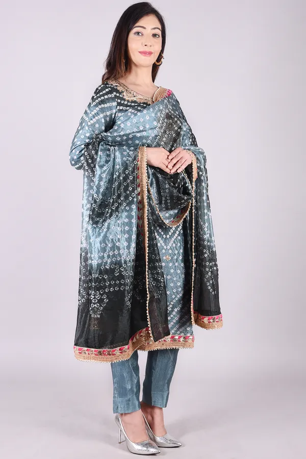 https://d1311wbk6unapo.cloudfront.net/NushopCatalogue/tr:f-webp,w-600,fo-auto/ASS38_1714387657345_xrg71kci3ynuz57.jpg__Rajasthani Rangrez