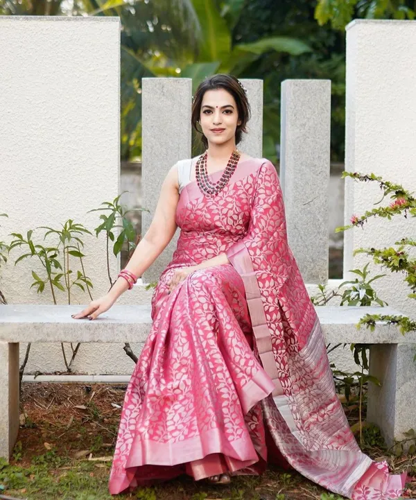 Pink_Woven_Kanjivaram_Silk_Saree_with_Saree_Cover