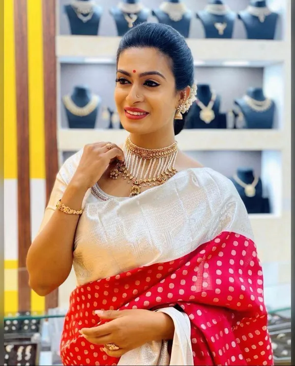 White_Woven_Kanjivaram_Silk_Saree_with_Saree_Cover