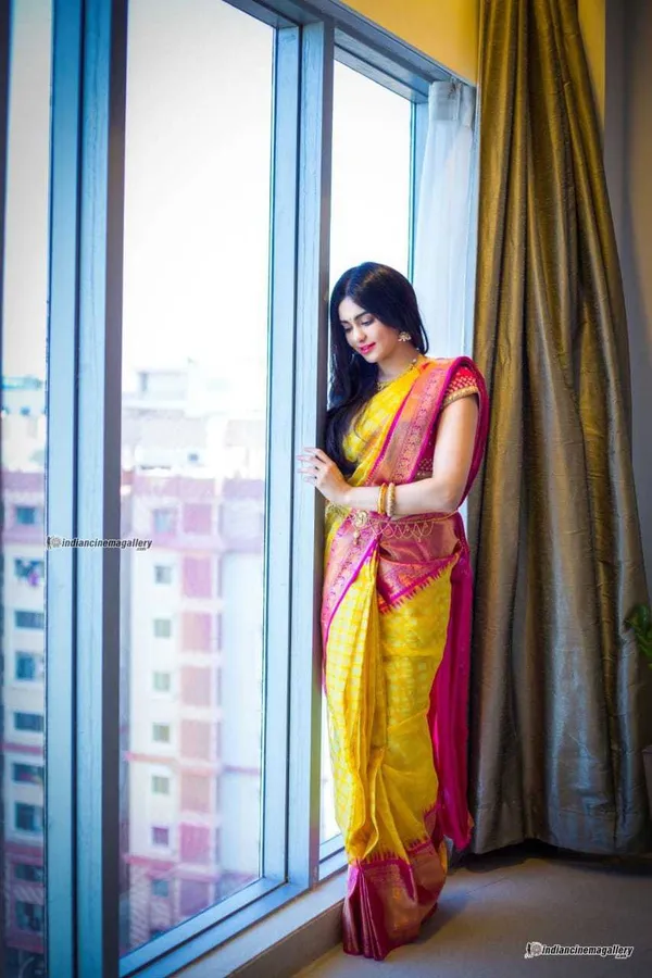 Yellow_Woven_Kanjivaram_Silk_Saree_with_Saree_Cover
