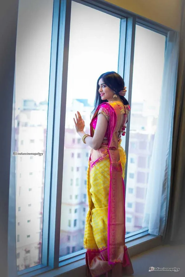 Yellow_Woven_Kanjivaram_Silk_Saree_with_Saree_Cover