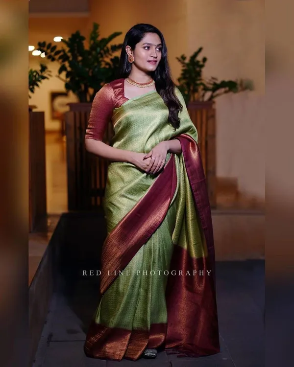Light_Green_Woven_Kanjivaram_Silk_Saree_with_Saree_Cover