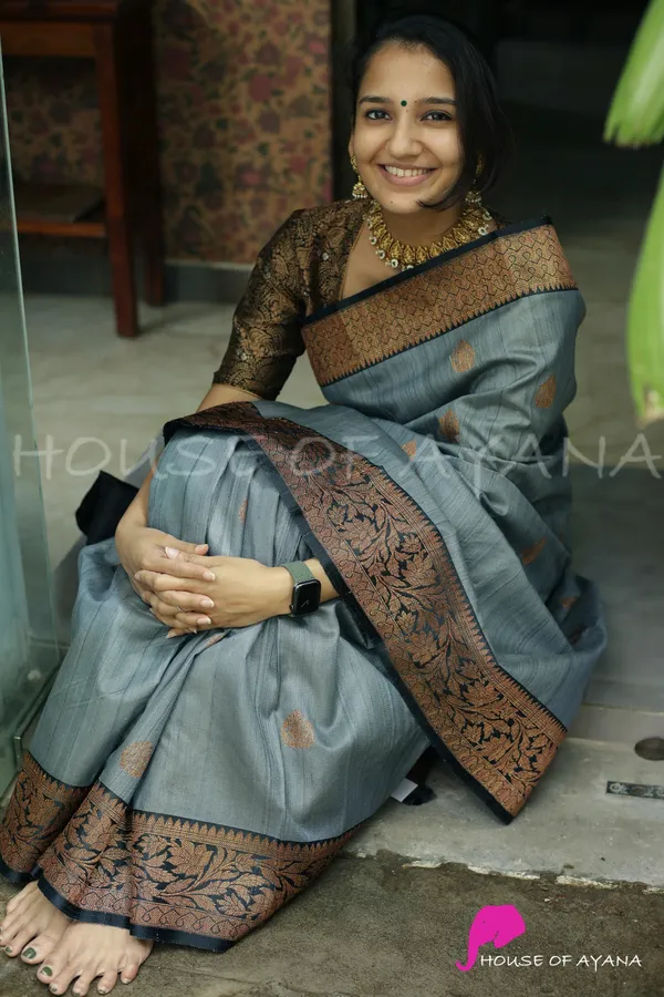 Grey_Woven_Kanjivaram_Silk_Saree_with_Saree_Cover