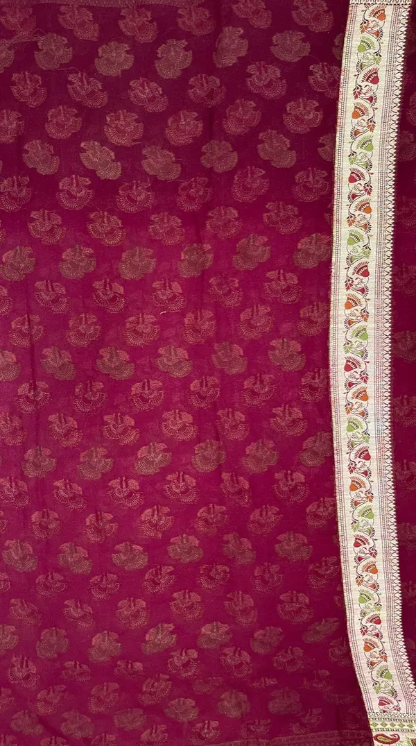 Humairah_Presents_Pure_Handloom_Pink_Dual_Shade_Chiffon_Floral_Resham_Mina_Zari_Booti_with_Minakari_Leaf_Pattern_Zari_Anchal_and_Minakari_Border_with_Magenta_Blouse