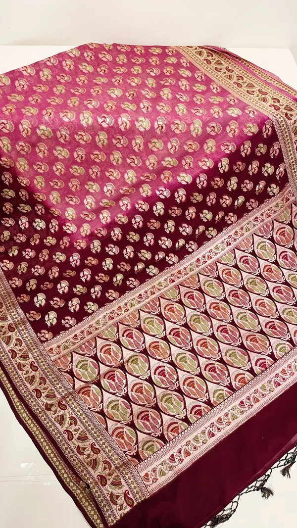 Humairah_Presents_Pure_Handloom_Pink_Dual_Shade_Chiffon_Floral_Resham_Mina_Zari_Booti_with_Minakari_Leaf_Pattern_Zari_Anchal_and_Minakari_Border_with_Magenta_Blouse