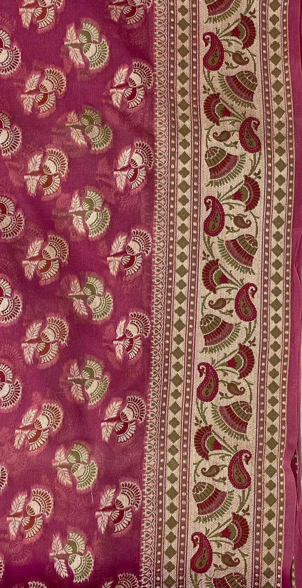 Humairah_Presents_Pure_Handloom_Pink_Dual_Shade_Chiffon_Floral_Resham_Mina_Zari_Booti_with_Minakari_Leaf_Pattern_Zari_Anchal_and_Minakari_Border_with_Magenta_Blouse