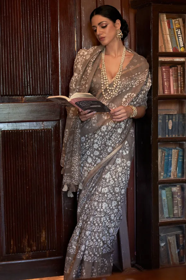 Ash_Grey_Soft_Mul_Cotton_Saree_With_Batik_Print_&_Zari_Woven