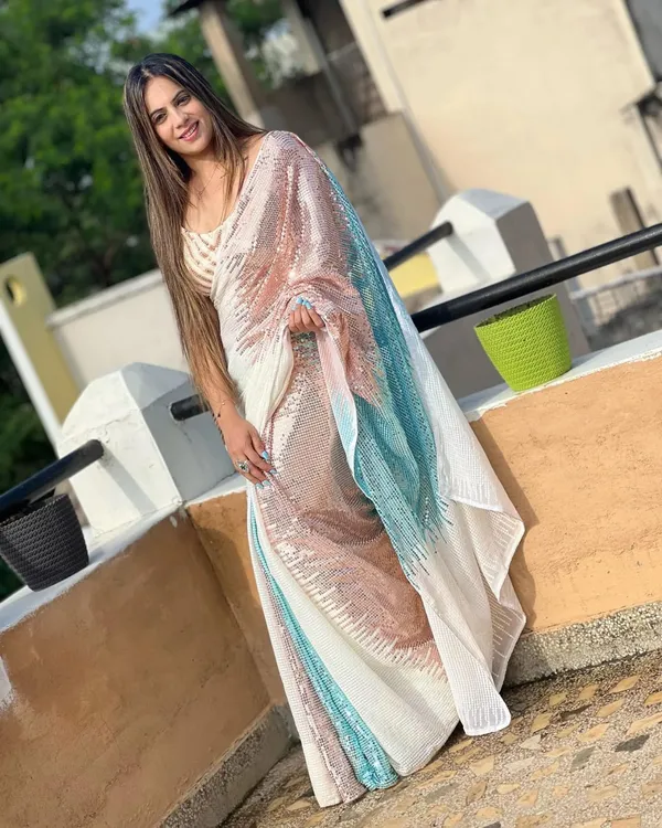 Attractive_Designer_White_Georgette_Saree