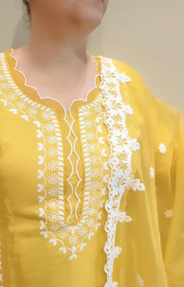 Yellow_Muslin_Suit_For_Women