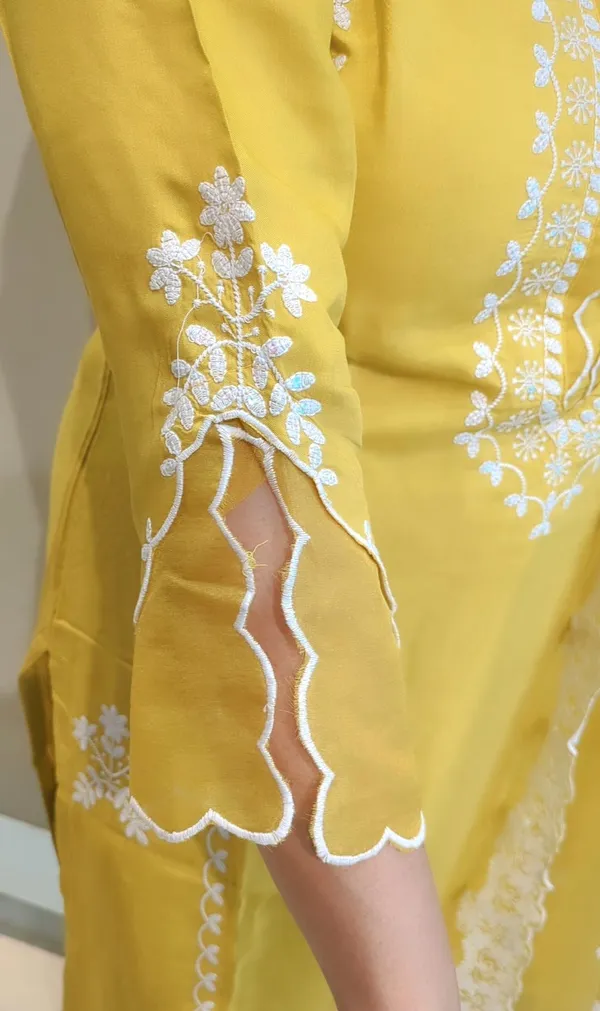 Yellow_Muslin_Suit_For_Women