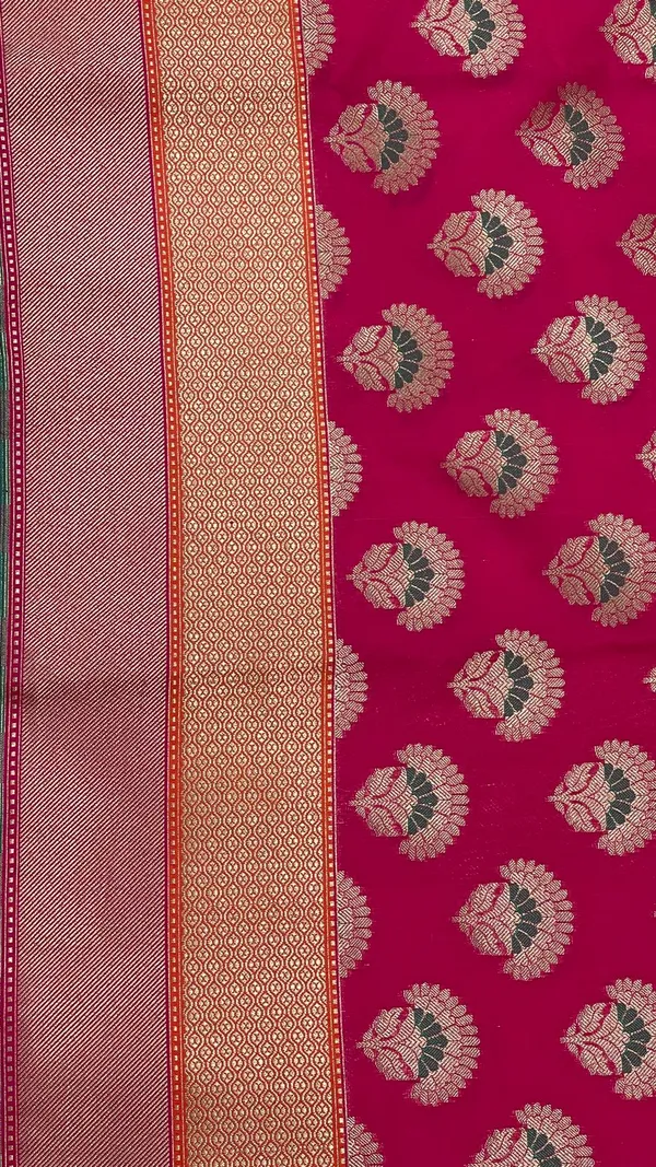 Humairah_Presents_Magenta_Katan_Silk_Floral_Zari_Minakari_Booti_with_Banarasi_2D_Zari_Border_and_Floral_Pallu_with_Magenta_Blouse
