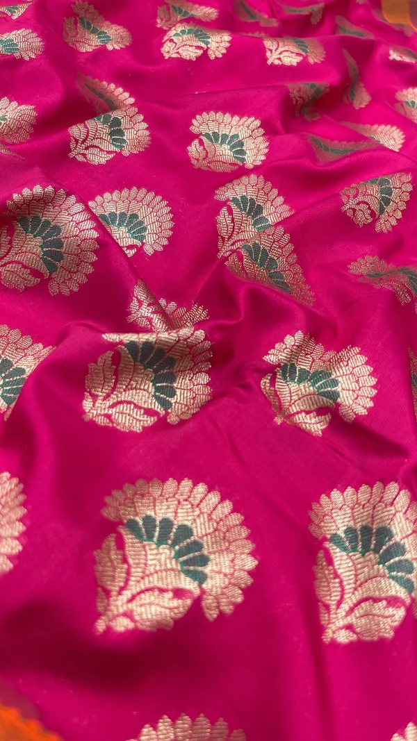 Humairah_Presents_Magenta_Katan_Silk_Floral_Zari_Minakari_Booti_with_Banarasi_2D_Zari_Border_and_Floral_Pallu_with_Magenta_Blouse