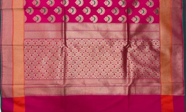 Humairah_Presents_Magenta_Katan_Silk_Floral_Zari_Minakari_Booti_with_Banarasi_2D_Zari_Border_and_Floral_Pallu_with_Magenta_Blouse