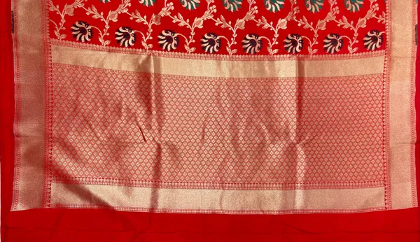 Humairah_Presents_Red_Katan_Silk_Floral_Mina_Zari_Jaal_Boota_with_Banarasi_Zari_Border_and_Red_Blouse