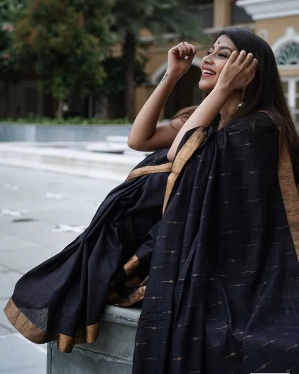 Women's_Kanjivaram_Banarasi_Soft_Cotton_Silk_Zari_Woven_Saree_With_Blouse_Piece_With_Blouse_Piece