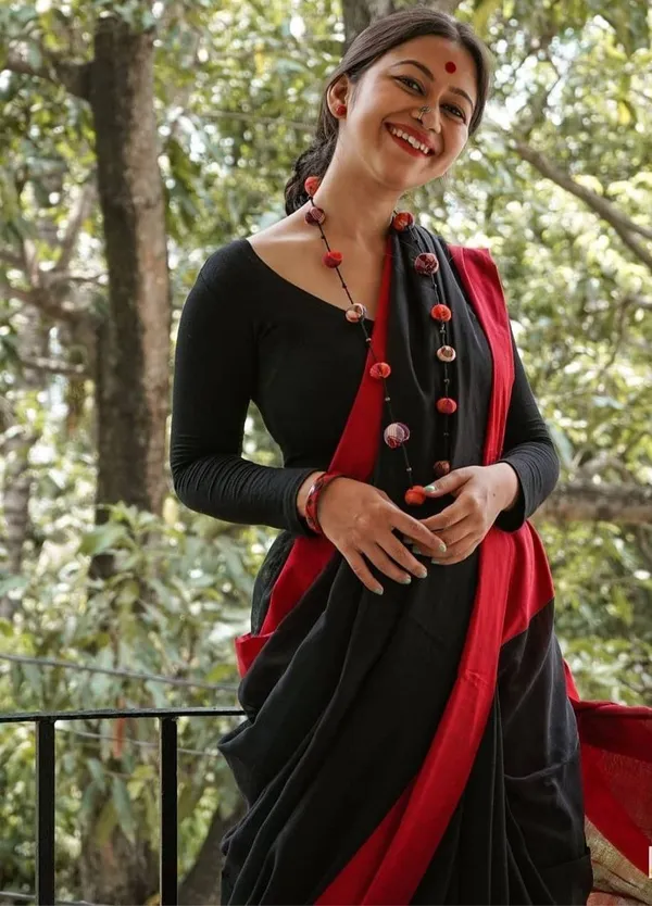 Women's_Kanjivaram_Banarasi_Soft_Cotton_Silk_Zari_Woven_Saree_With_Blouse_Piece_With_Blouse_Piece