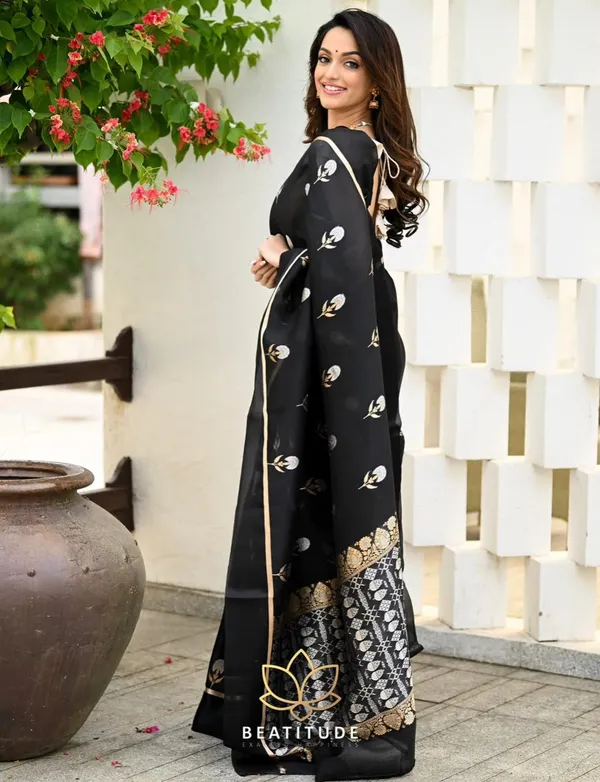 Black_Soft_Silk_Saree_With_Blouse_Piece_For_Women