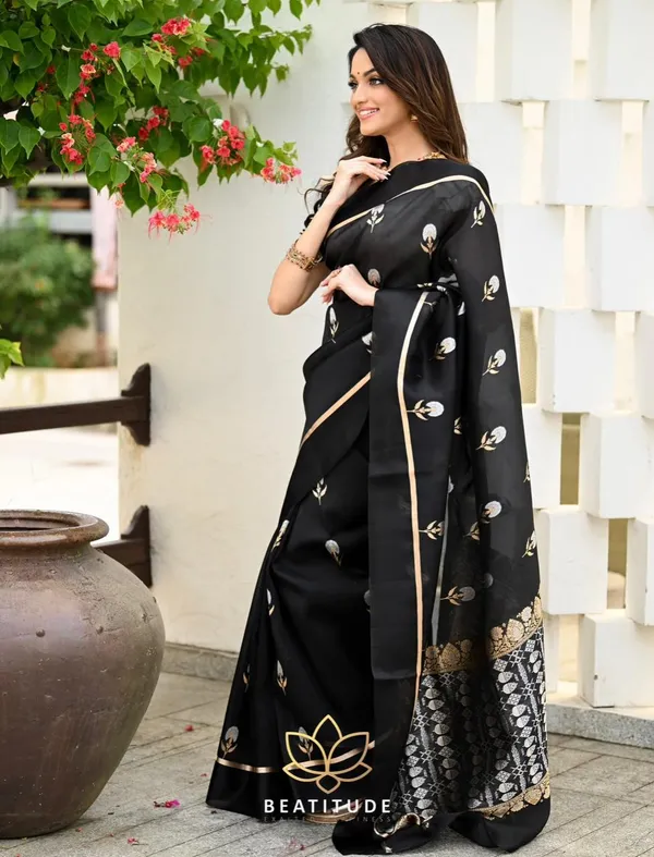 Black_Soft_Silk_Saree_With_Blouse_Piece_For_Women