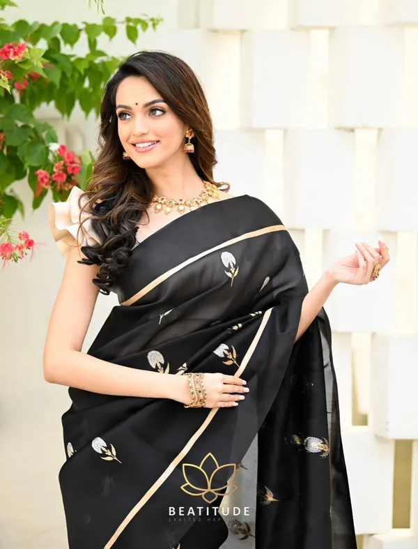 Black_Soft_Silk_Saree_With_Blouse_Piece_For_Women