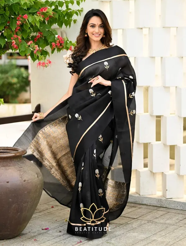 Black_Soft_Silk_Saree_With_Blouse_Piece_For_Women