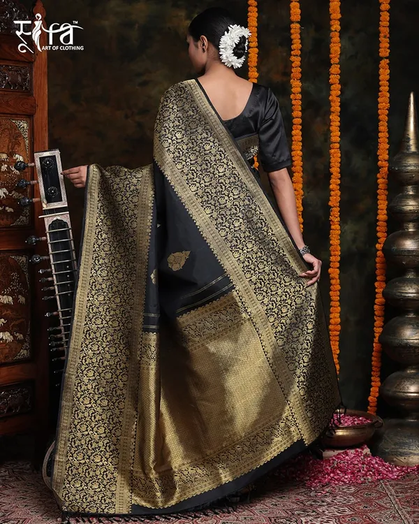 Black_Soft_Silk_Saree_With_Blouse_Piece_For_Women