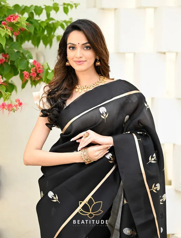 Black_Soft_Silk_Saree_With_Blouse_Piece_For_Women