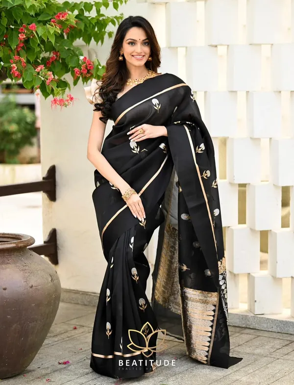 Black_Soft_Silk_Saree_With_Blouse_Piece_For_Women