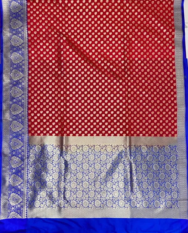 Humairah_Presents_Red_Katan_Silk_Golden_Zari_Floral_Chunri_Booti_with_Contrast_Blue_Silver_Zari_Border_and_Floral_Jaal_Pallu_with_Blue_Blouse