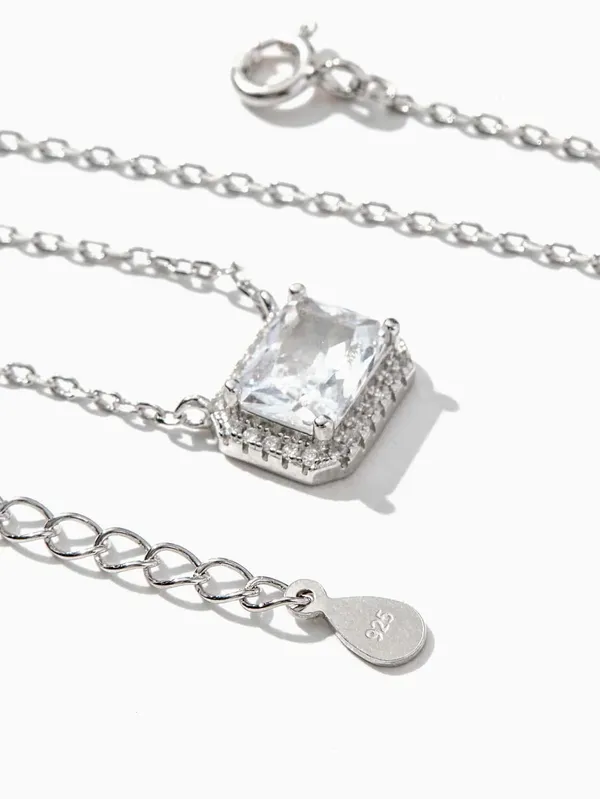 Beautiful_Alloy_Silver_Plated_Pendant_With_Chain_For_Womens