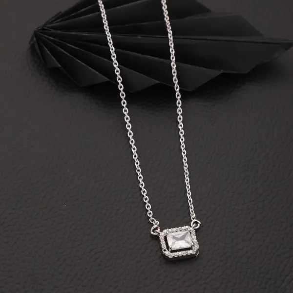 Beautiful_Alloy_Silver_Plated_Pendant_With_Chain_For_Womens