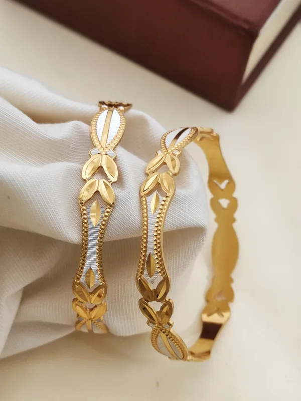 Beautiful_Designer_Bangles_with_Silver_Golden_Look_Pack_Of_2_Piece_(1_Pair)