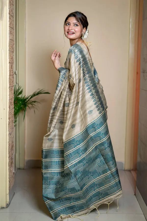 Beige_&_Rama_Green_Tussar_Silk_Woven_Trendy_Saree