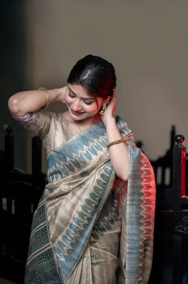 Beige_&_Rama_Green_Tussar_Silk_Woven_Trendy_Saree