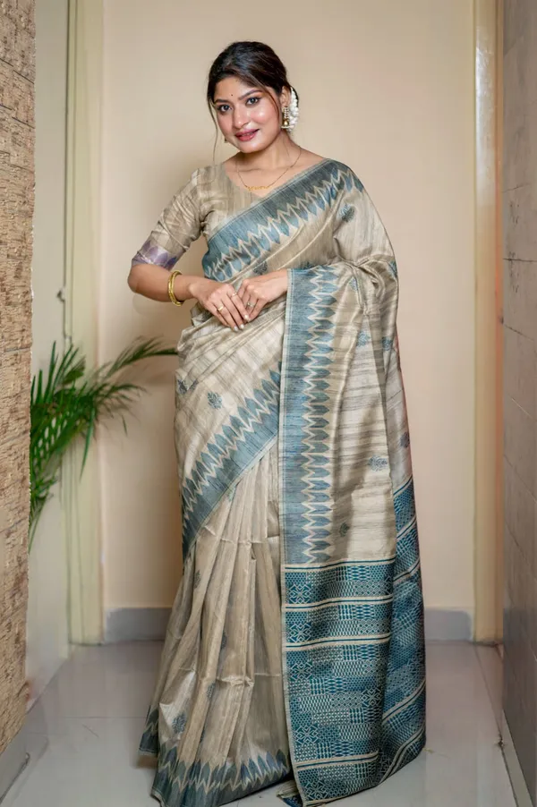 Beige_&_Rama_Green_Tussar_Silk_Woven_Trendy_Saree