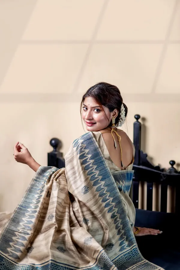 Beige_&_Rama_Green_Tussar_Silk_Woven_Trendy_Saree