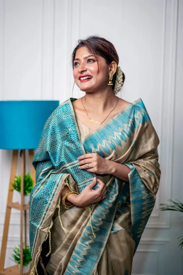 Beige_&_Green_Tussar_Silk_Woven_Trendy_Saree
