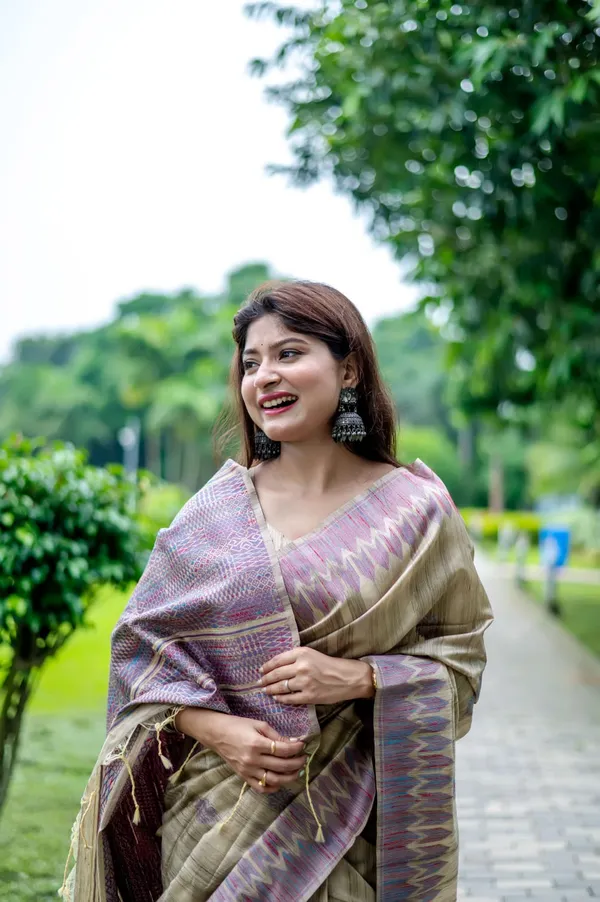 Beige_&_Purple_Tussar_Silk_Woven_Trendy_Saree